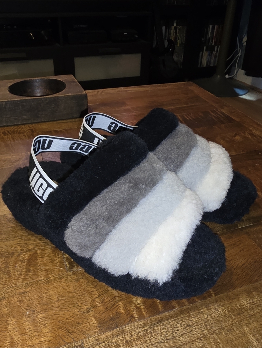 UGG FLUFF YEAH SLIDES sz 6 Womens